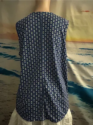 Ann Taylor Women’s Navy Blue Sleeveless V-Neck Dot Print Top LG Petite thumbnail 2