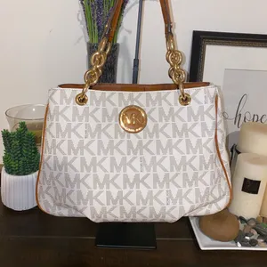 Michael Kors Signature MK Vanilla Acorn Fulton Chain Leather Tote EUC thumbnail 2