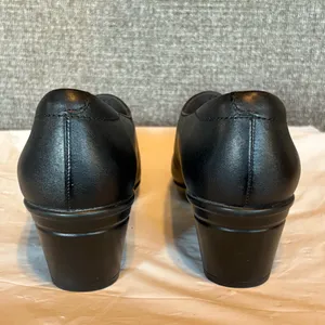 Clarks Emslie Warbler Black Leather Pumps Woman’s Sz 8 Office Shooties Comfort‎ thumbnail 5