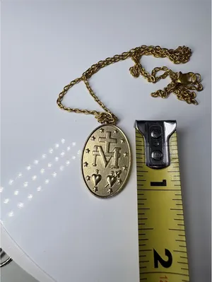 Vintage Gold Tone Miraculous Medal Virgin Mary Necklace 18" thumbnail 6