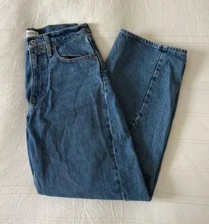 Abercrombie Mid-Rise Curve Love Barrel Jean thumbnail 1