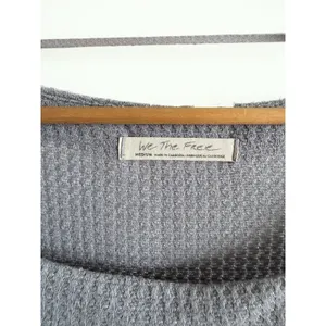 We The‎ Free Free People Grey Waffle Knit Thermal Scoop Neck Ruffle Hem Top M thumbnail 3