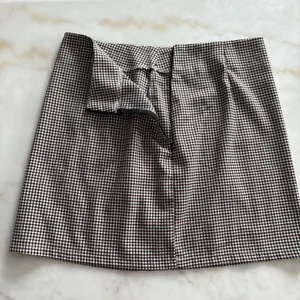 SHEIN Brown + white houndstooth-patterned mini or straight skirt Size L thumbnail 3