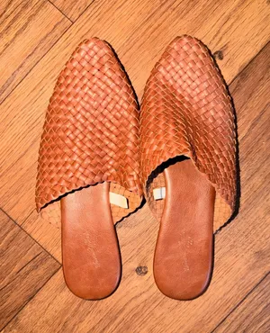 Universal Threads Mules thumbnail 1