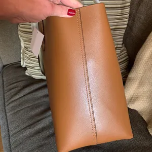 Authentic KATE SPADE Pebbled leather REVERSIBLE Open tote with zip coin thumbnail 4