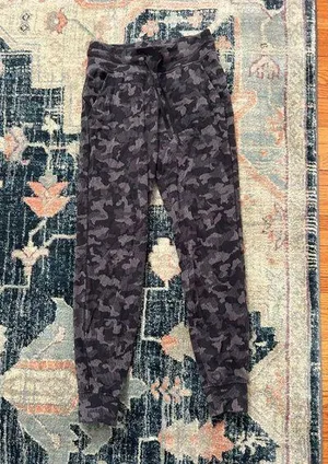 Lululemon Joggers thumbnail 1