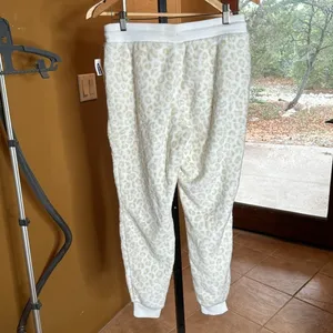 NWT Old Navy Mid-Rise Cozy Faux-Fur Jogger Sweatpants Size Small thumbnail 9