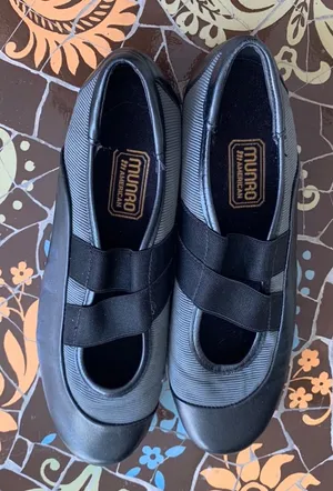 MUNRO Black and Gray Slip-On Sneakers thumbnail 1