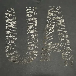 Under‎ Armour V-Neck Tee with textured logo Size Medium thumbnail 2