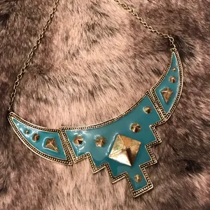 🖤FREE with purchase: Stud Bib Necklace Gold thumbnail 4