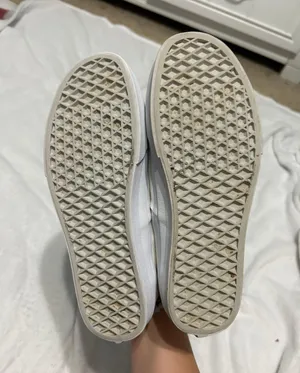 White thumbnail 3