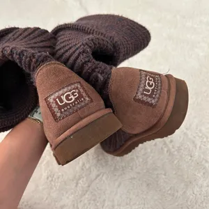 UGG Australiawomen's (Size 7M) Classic Cardy Boot - Red/Brown thumbnail 2