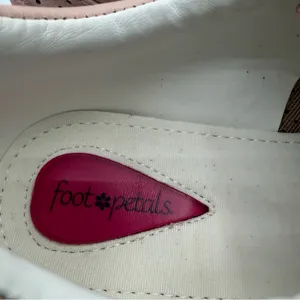 Foot Petals Pink Leather Suede Perforated Comfort Sneakers Women’s 8M thumbnail 7