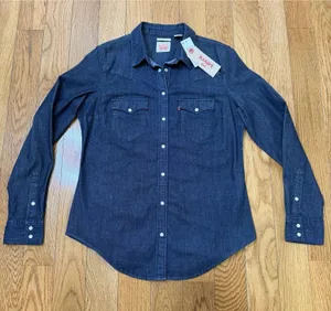 Size Medium Levi’s Womens Tailored Fit Dark Indigo Blue Denim Long Sleeve NWT thumbnail 1