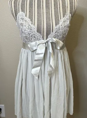 Victoria's Secret White Lace Chemise medium babydoll thumbnail 1