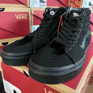 Vans Women's Black Trainers thumbnail 1