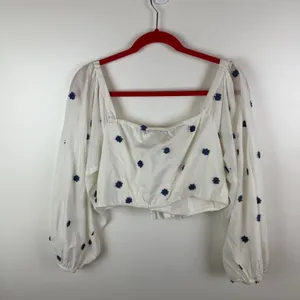 Farm Rio Blue Flowers‎ Crop Top Large White Floral Embroidered Tie Front Beachy thumbnail 6