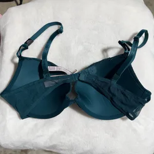 Victoria's Secret Bra thumbnail 4
