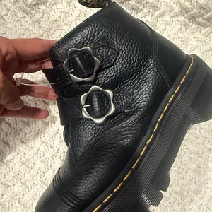 Dr Martens Devon Flowers Womens Ancle Boots 7 thumbnail 6