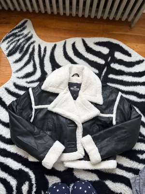 Hollister Leather Jacket Sherpa Lined thumbnail 2
