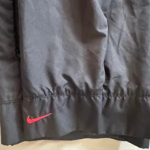Nike Windbreaker Jacket Black Full Zip Hooded Mesh Lined‎ Sporty Women Small 4-6 thumbnail 9