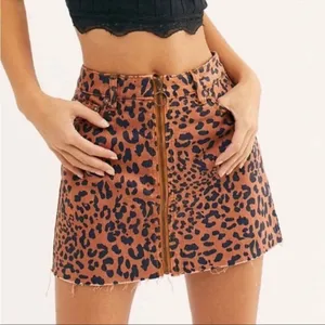 Free‎ People Zip It Up Animal leopard Print Mini Skirt Sz 27 thumbnail 3