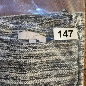 LOFT Short Sleeve Pullover Sweater Size M‎ thumbnail 9