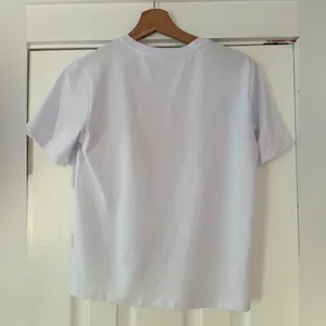 Fabumily White T-Shirt with Red 8 Ball Design‎ Size Medium EUC thumbnail 2
