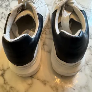 NWOT Steve Madden Gaines White/Black Faux Leather Platform Sneakers Women’s 11M thumbnail 5