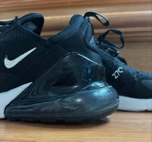 Nike Air Max 270 Black and White Sneakers thumbnail 8
