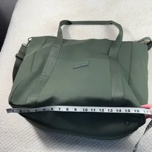 Cynthia Rowley Green Scuba Knit Carryon Convertible Strap Zip Top Overnight Bag thumbnail 7