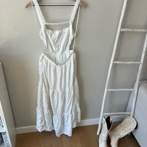 Abercrombie and Fitch linen blend tiered mid dress with stretchy straps thumbnail 4