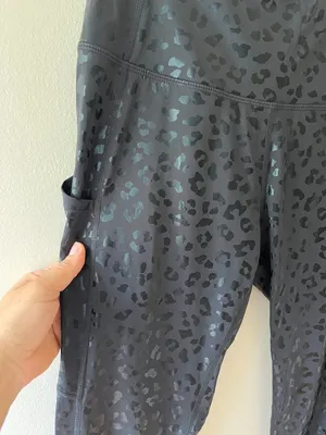 Sz M Pull On Black-on-black leopard print Leggings with side pockets thumbnail 5