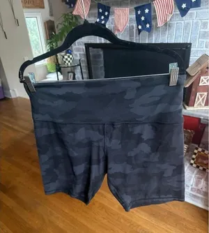 Lululemon Align Short 8" Heritage 365 Camo Dark Olive Multi 14 thumbnail 1