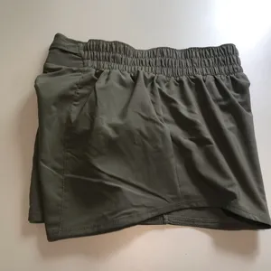 Nike Women's Gray Shorts thumbnail 4