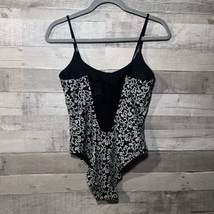 Boden Black & White Patterned Scoop Neck Tie Back One Piece Swimsuit thumbnail 7