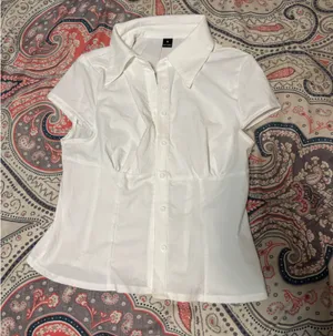 white cropped button up Size M thumbnail 2