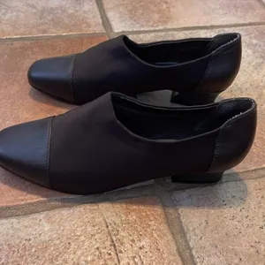David Tate "Dynasty" Stretchy Fabric and Leather Cap-Toe Slip-Ons. 7.5 thumbnail 4