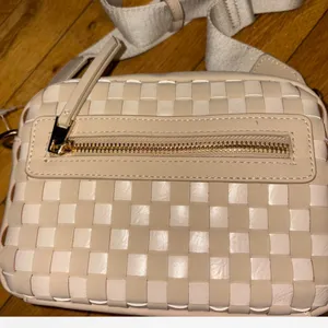 Cream crossbody bag thumbnail 2