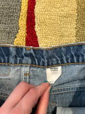 Levi’s Denim Jean Shorts Distressed Frayed 100% Cotton Size 32 Runs Very Small thumbnail 3