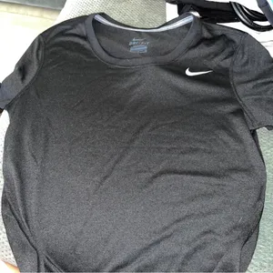 Nike small dri fit T thumbnail 1