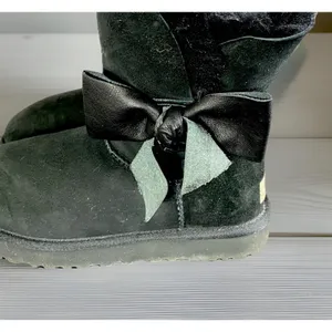UGG Australia Daelynn Winter Boots Womens Size 8 EUR 39 Black Leather Sheepskin thumbnail 3