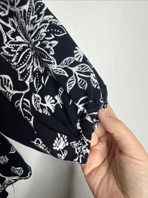 Natura Boho Black-White Floral Print Embroidered Detail Peasant Top/Tunic size M thumbnail 3