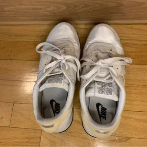 Nike Women's V-Love O.X. Cream & White Sneakers - Size 8 thumbnail 5