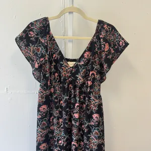 Universal Thread Black Floral Tiered Maxi Dress Small V-Neck Smocked Back Boho thumbnail 3