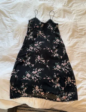 Zara floral midi dress thumbnail 1
