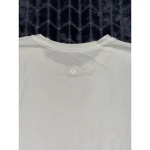 Lululemon Women's Short Sleeve Shirt Soft Breathable Athletic Shirt Size 6 thumbnail 2