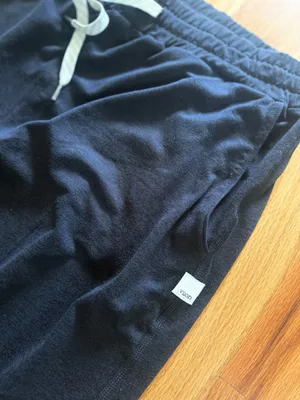 Vuori size medium joggers black  thumbnail 2