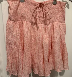 Francesca’s Mi Ami Boho Smocked Pull On Shorts Pink Floral Women’s Small thumbnail 1