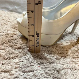 1043 | Unforgettable Moments I-Do‎ Peep Toe Satin Platform Pump Ivory Womens 9 thumbnail 6